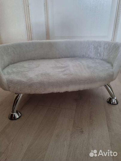 Диван для кошек и небольших собак