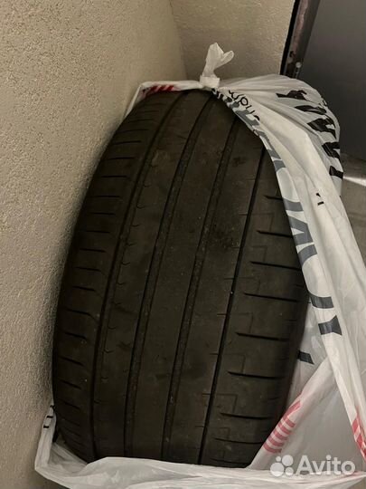 Pirelli P Zero 275/40 R22 и 315/35 R22 107Y