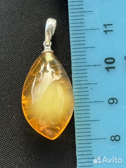 Кулон янтарь с желтком