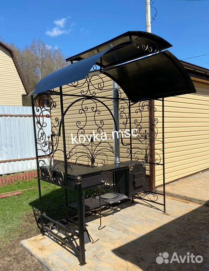 Мангал с крышей