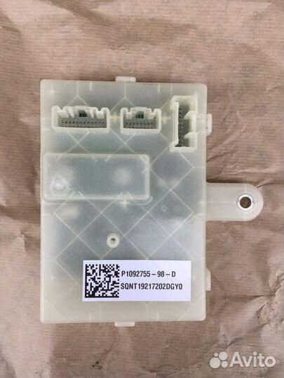 Блок управления зарядкой Gen3 Tesla 3 1092755-98-D