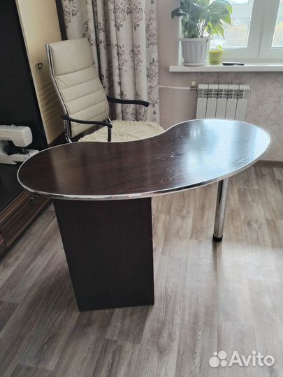 Маникюрный стол бу