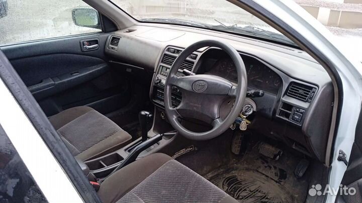 Toyota Carina 1.8 AT, 1998, битый, 270 000 км