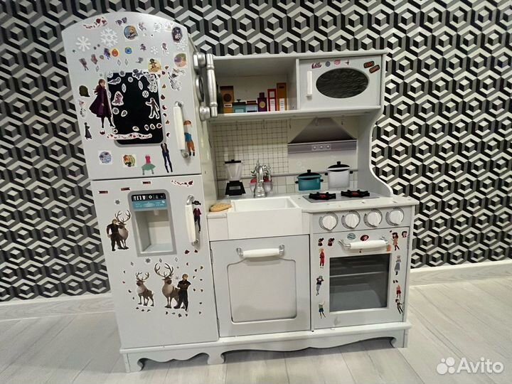 Детская кухня, коляска для кукол отдам