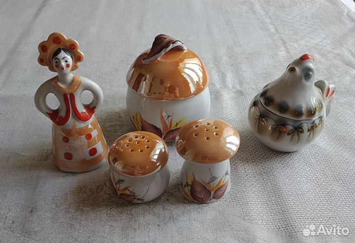 Фарфоровая статуэтка-горчичница 