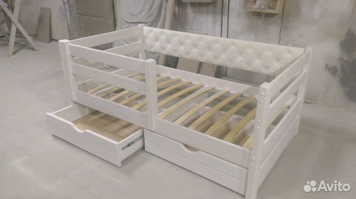 Кровать детская, дерево + эко кожа