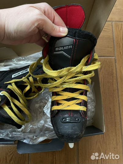 Коньки хоккейные