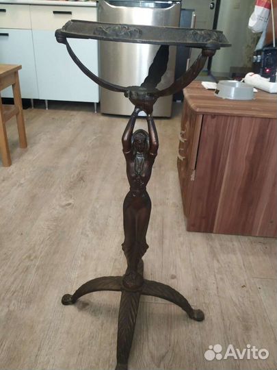 Подставка для цветов и телефона