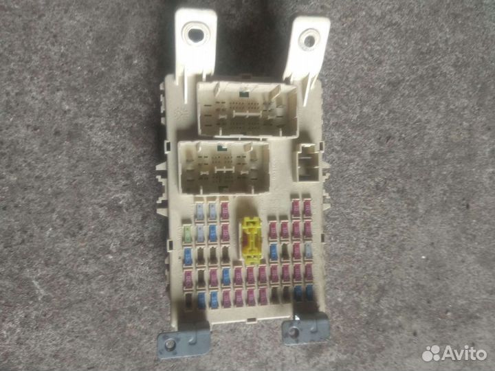 Блок предохранителей салонный Kia Rio
