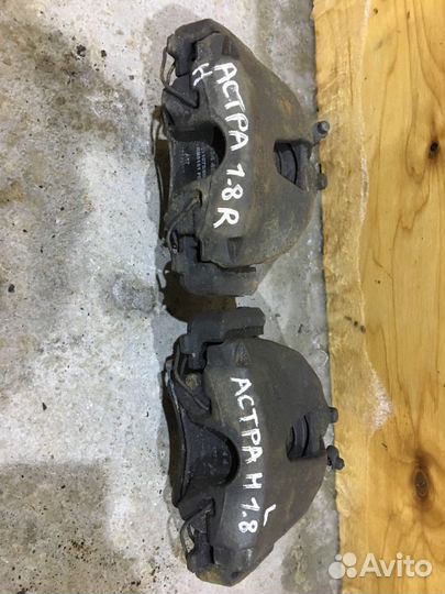 Опель Астра H суппорт тормозной в сборе передний