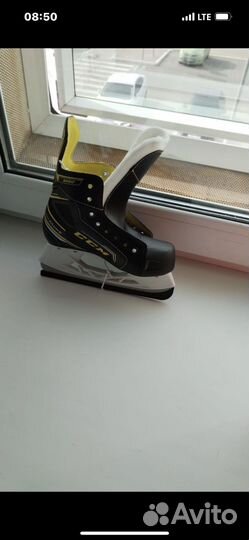 Коньки хоккейные новые