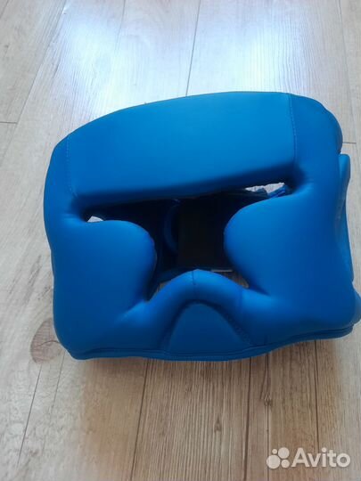 Шлем и перчатки для кикбоксинг