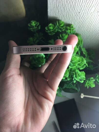 iPhone SE, 32 ГБ