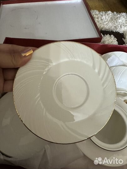 Фарфоровый чайный сервиз