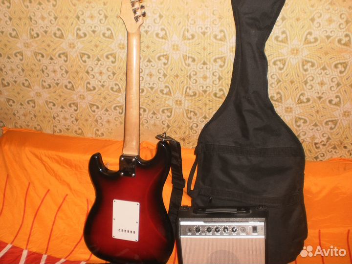 Электрогитара,комбоусилитель + полный комплект