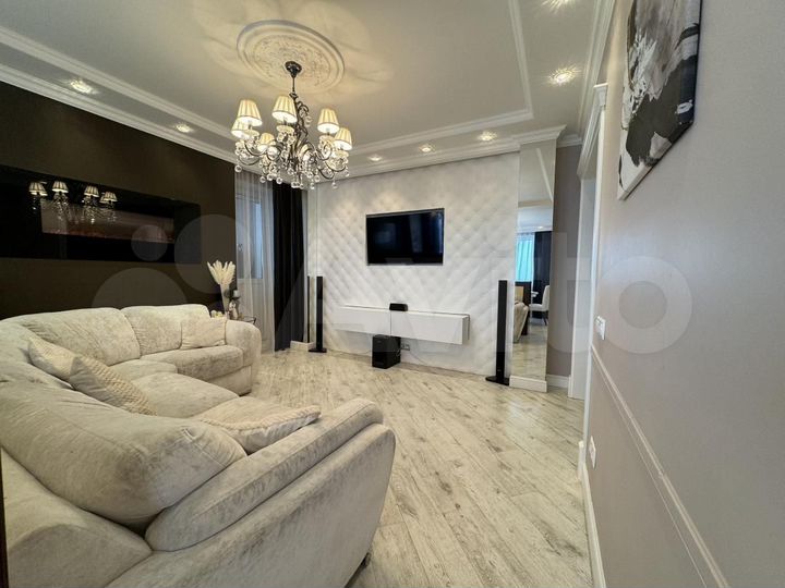 3-к. квартира, 92,8 м², 8/17 эт.