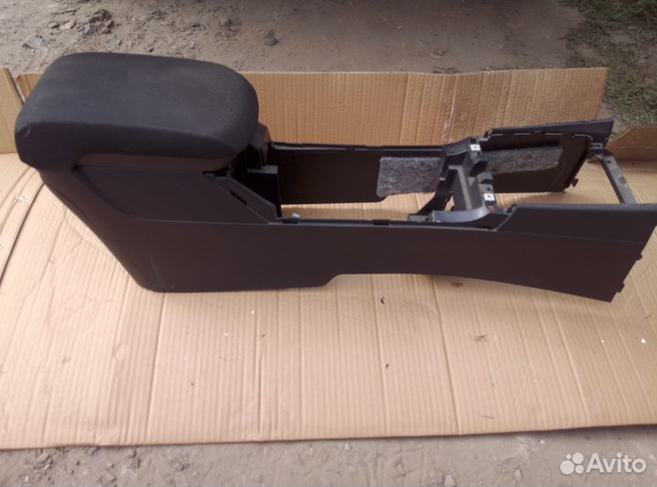 Подлокотник Mitsubishi Lancer 10 CY 2007