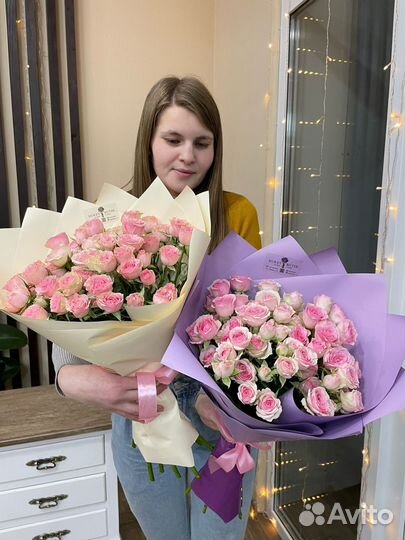 Доставка цветов. 15 кустовых роз микс в упаковке