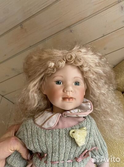Кукла фарфор