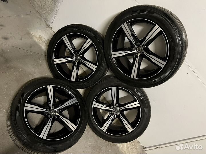 Комплект оригинальных колес R20 R-design XC90 2018