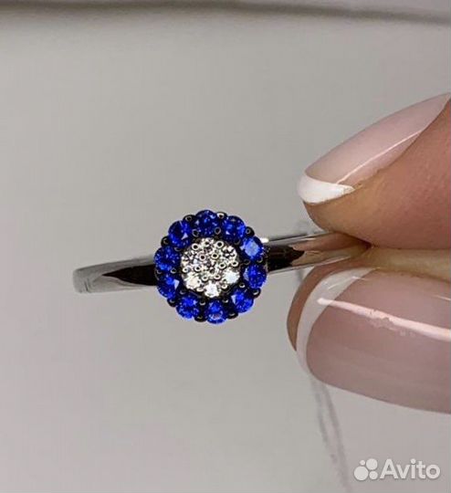 Кольцо с цирконами из серебра