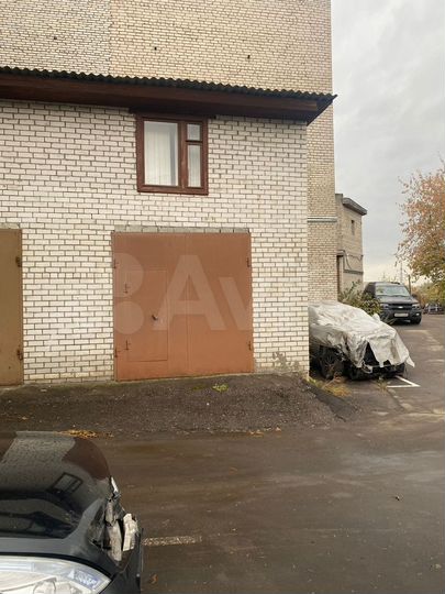Гараж, > 30 м²