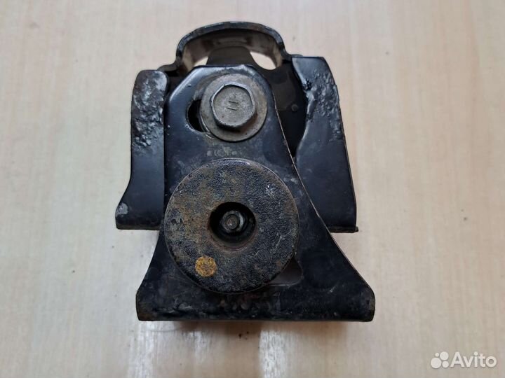 Опора двигателя задняя Toyota corolla E 150
