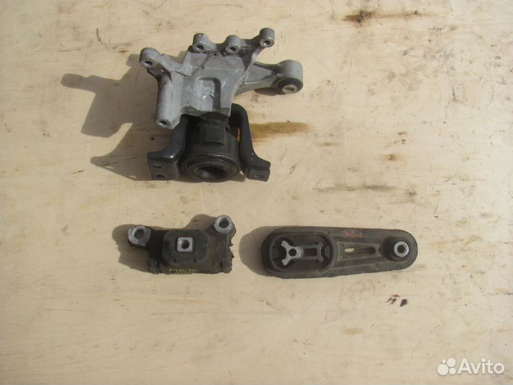 Подушка двигателя Nissan Juke MR16-DDT турбо