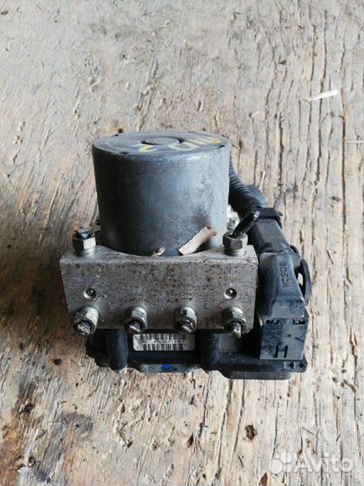 Блок abs Nissan Qashqai KJ10 MR-20 DE 2008