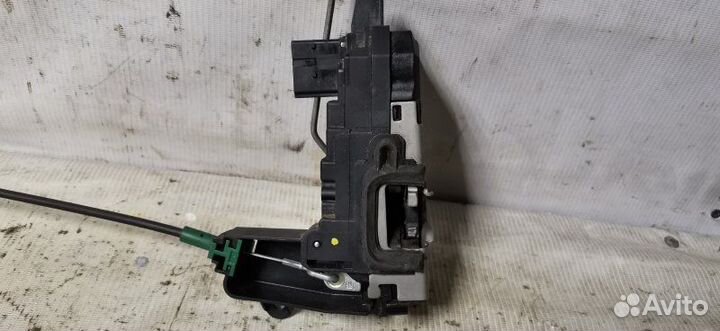 Замок двери передний правый Опель Astra H седан