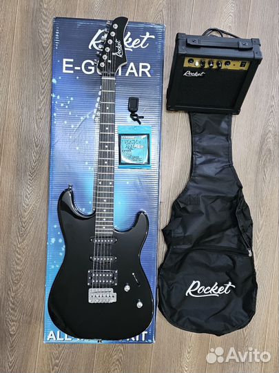 Электрогитара в комплекте с усилителем и чехлом