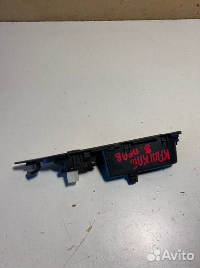 Кнопка стеклоподъемника задняя правая Nissan