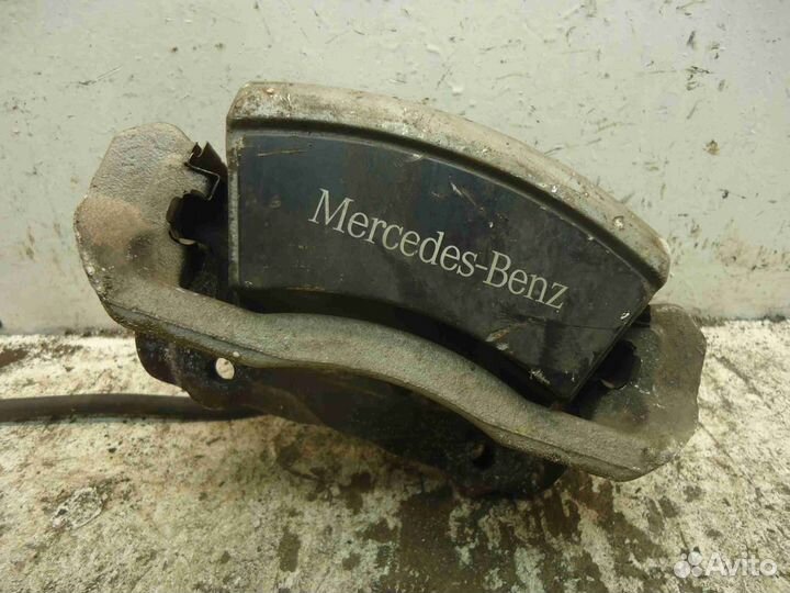 Суппорт передний левый Mercedes C-klasse W204