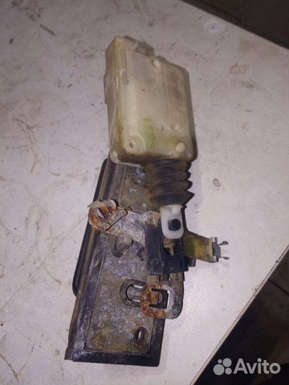 Ручка крышки багажника задняя Renault Espace 3 JE