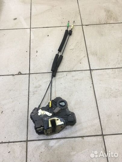 Замок дверной передний правый Toyota Camry V30