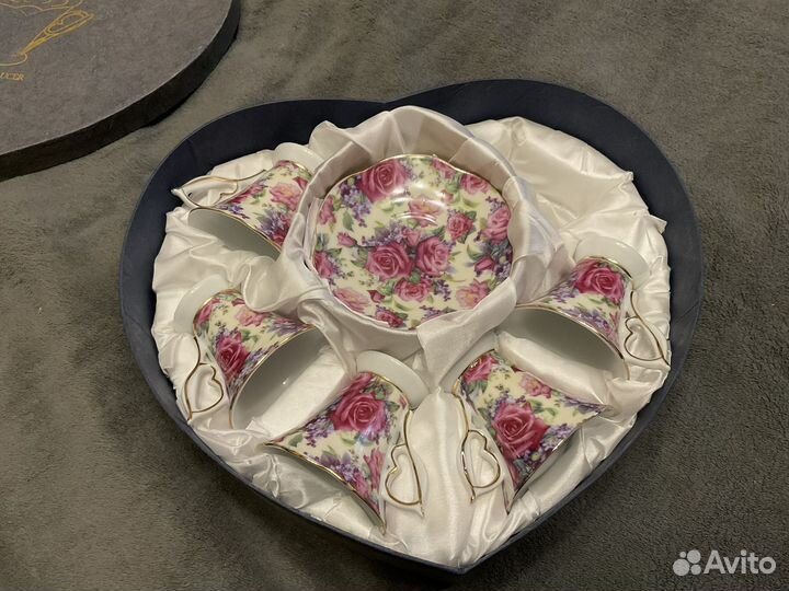 Чайный сервиз с розочками