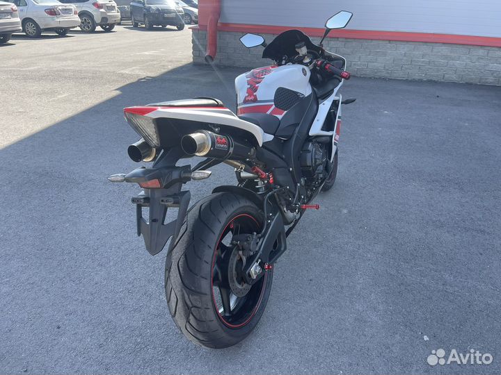 Yamaha R1