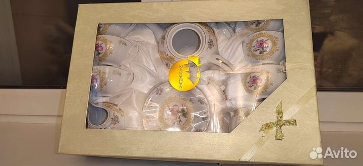 Фарфоровый чайный сервиз