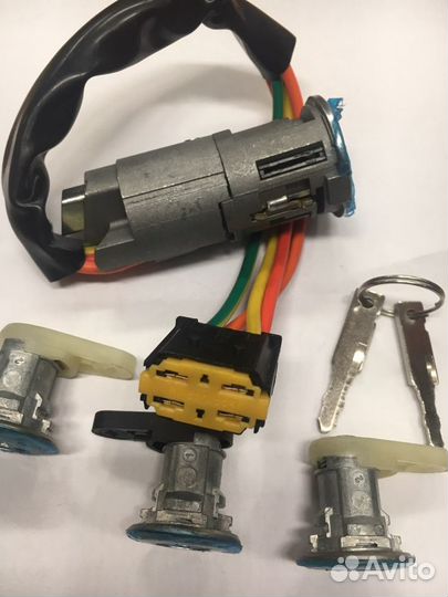 Замок зажигания и двери renault logan