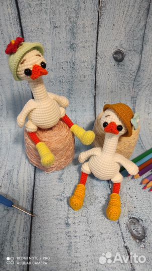 Игрушка гусь обнимусь вязаный