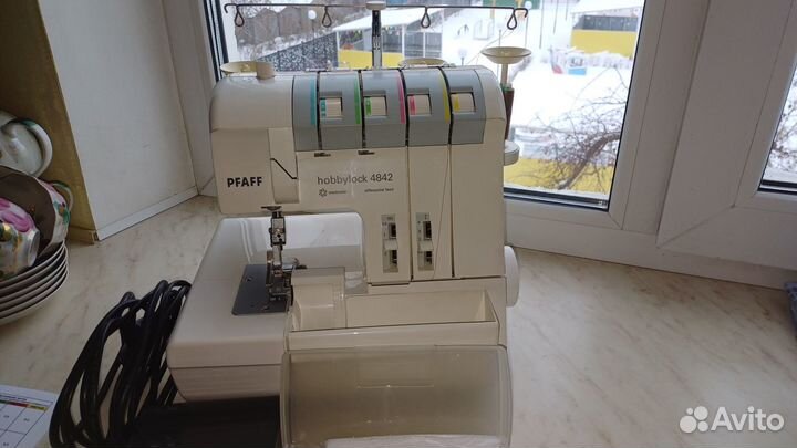 Швейная машинка оверлок бу