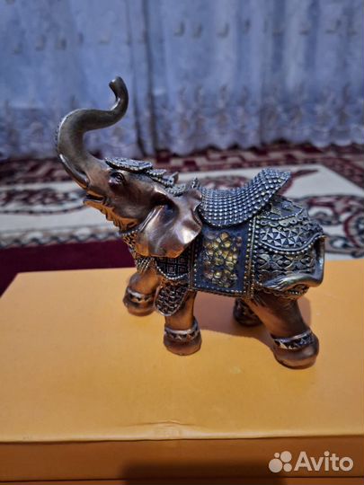 Статуэтка слон