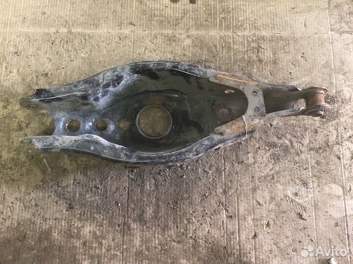 Toyota auris рычаг