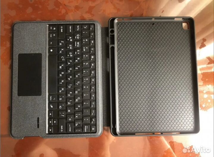 Чехол для iPad с клавиатурой и TouchPad