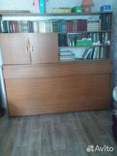 Стенка с кроватью
