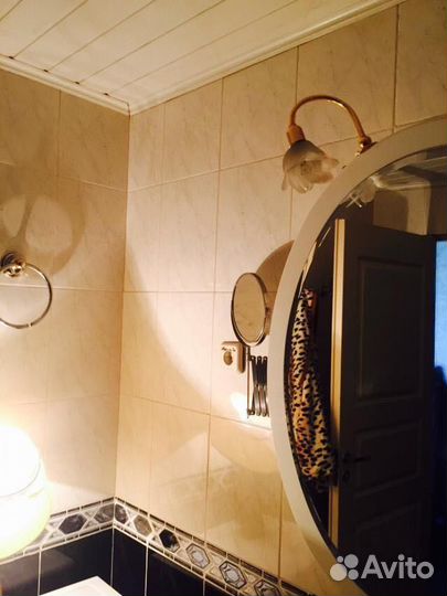 Итальянское зеркало с полками