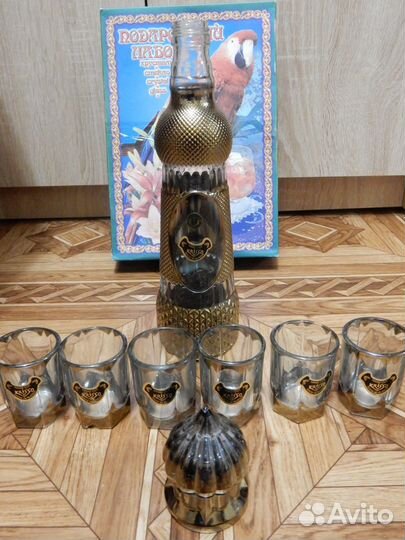 Графин стеклянный + 6 рюмок, новые