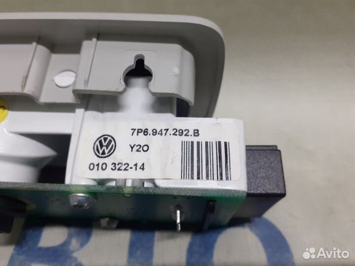 Плафон салона правый Volkswagen Touareg NF 3.0