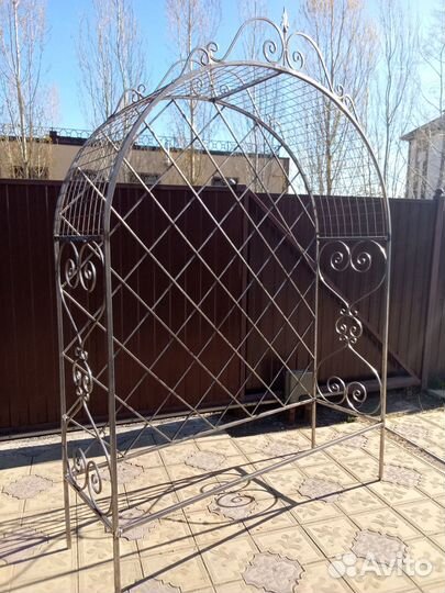 Кованная арка садовая