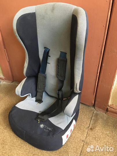 Автомобильное кресло